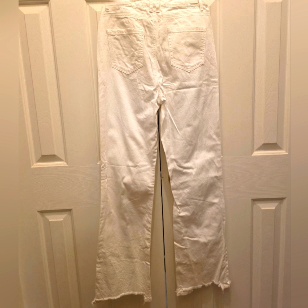 Giani Bini (GB) Mid Rise Distressed Flare Jean- Size 9- NWOT 🤍 - Picture 3 of 7